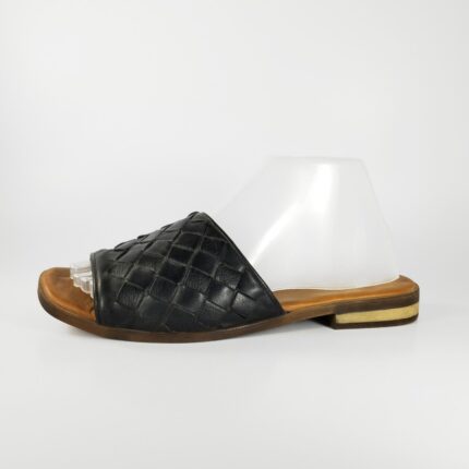 Andre Assous Nicki Slide Sandal - Cuero | Editorialist